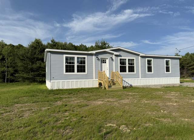 Property at 127 Rosewood Dr, Farmington, ME 04938, 3 beds, 2 baths