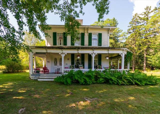 Property at 292 Main Rd, Islesboro, ME 04848, 5 beds, 1.5 baths