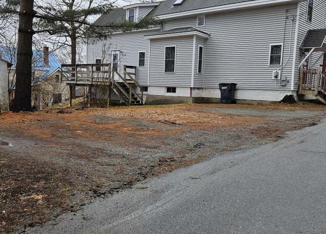 Property at 10 Highland Ct, Bangor, ME 04401, 3 beds, 1.5 baths