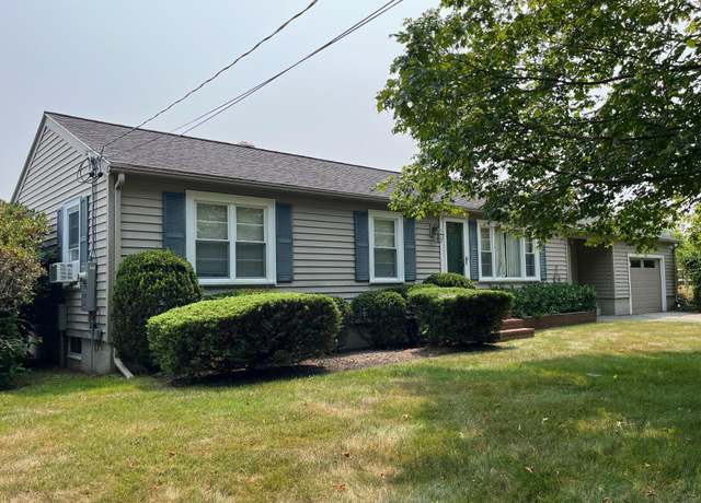 Property at 64 Picott Rd, Kittery, ME 03904, 3 beds, 1 bath