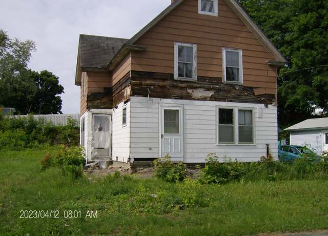Property at 40 Park St, East Millinocket, ME 04430, 4 beds, 1 bath