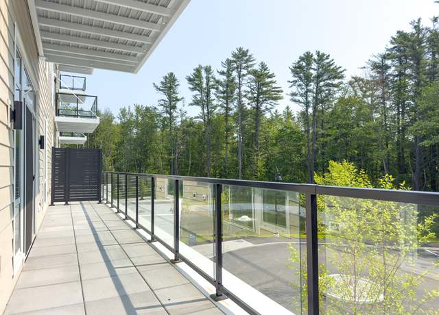 Property at 267 US Route 1 #203, Falmouth, ME 04105, 2 beds, 2 baths