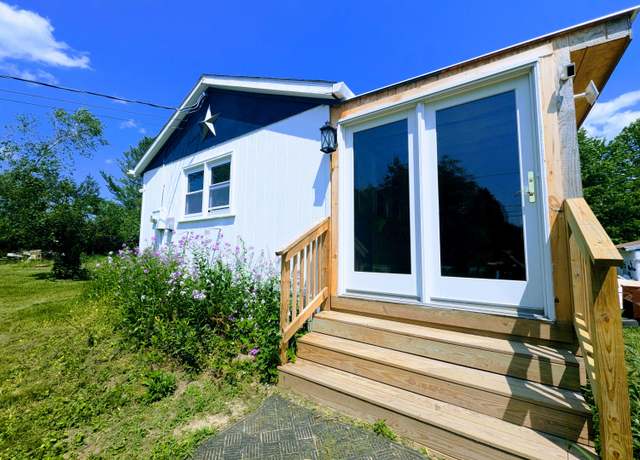 Property at 3 Ron Henry Ln, Freeport, ME 04032, 2 beds, 1 bath
