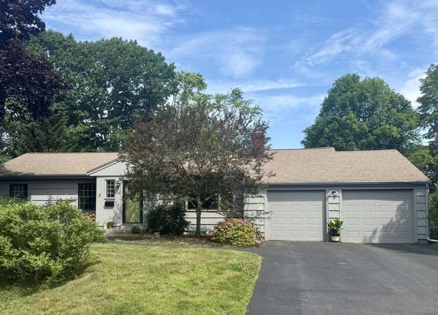 Property at 15 Cheverus Rd, Cape Elizabeth, ME 04107, 2 beds, 2 baths