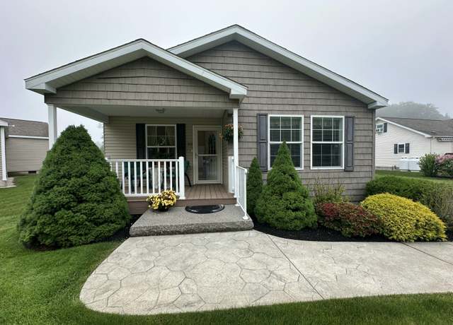 Property at 33 Caslyn Dr, Eliot, ME 03903, 3 beds, 2 baths