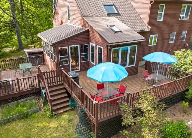Property at 2 Woodland Cir, Wells, ME 04090, 3 beds, 2 baths