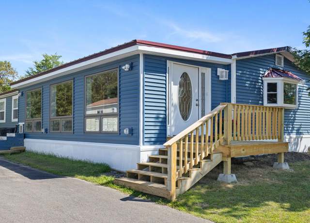 Property at 16 G St, Bangor, ME 04401, 2 beds, 2 baths