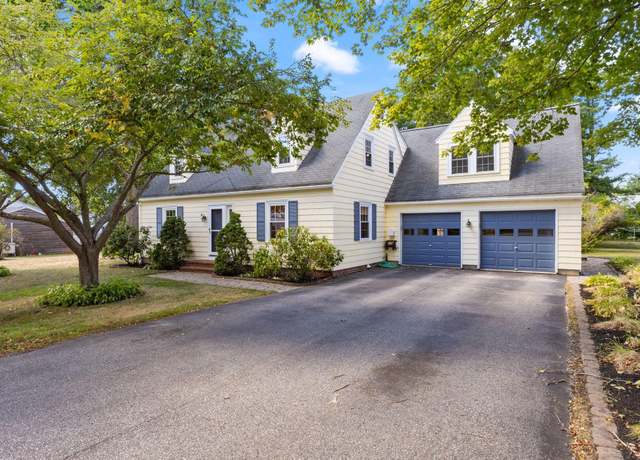 Property at 14 Elizabeth St, Gorham, ME 04038, 5 beds, 3.5 baths