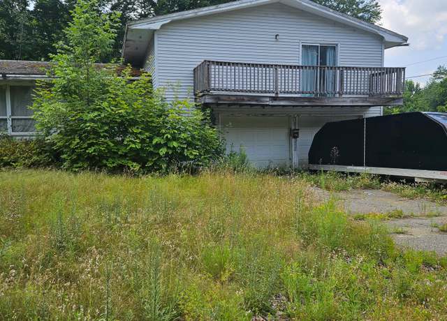 Property at 37 Western Ave, East Millinocket, ME 04430, 4 beds, 2.5 baths