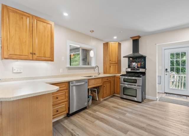 Property at 143 White Rd, Bowdoinham, ME 04008, 5 beds, 3 baths