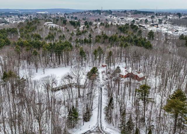 Property at 33 Hillview Ln, Lewiston, ME 04240, 4 beds, 2.5 baths
