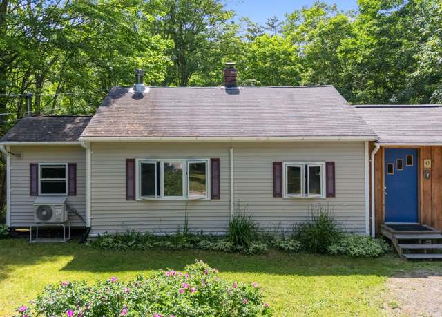 Property at 43 Vista Dr, Windham, ME 04062, 2 beds, 1 bath