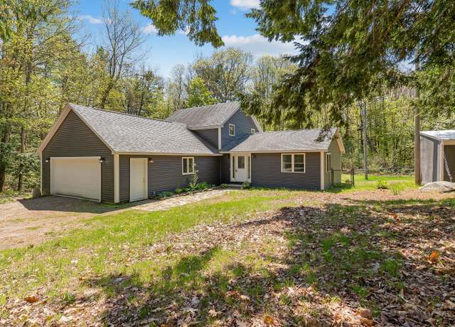 Property at 36 Rideout Ln, Gardiner, ME 04345, 3 beds, 2 baths
