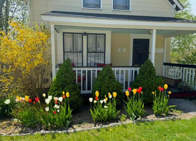 Property at 24 Glidden St, Waldoboro, ME 04572, 2 beds, 1 bath