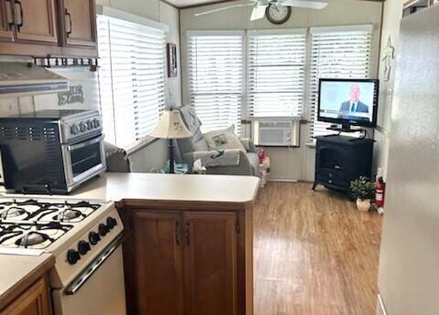 Property at 430 Post Rd #40, Wells, ME 04090, 1 bed, 1 bath
