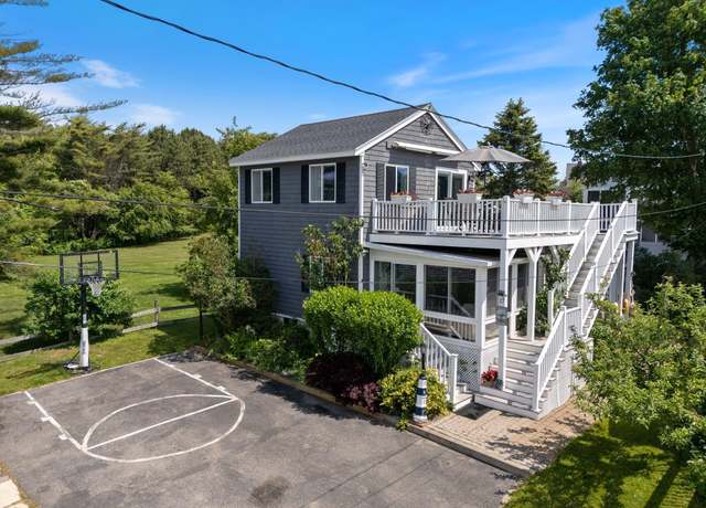 Property at 17 Clifford Ln, Wells, ME 04090, 2 beds, 1.5 baths