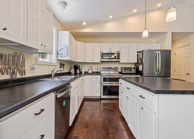 Property at 14 Cessna Way, Naples, ME 04055, 3 beds, 2.5 baths