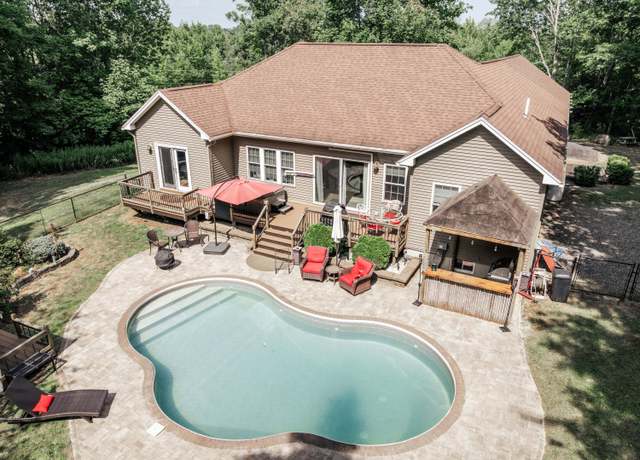 Property at 22 Stoneybrook Way, Hermon, ME 04401, 3 beds, 2 baths