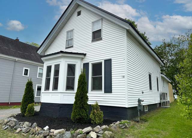 Property at 70 Pearl St, Bangor, ME 04401, 2 beds, 1.5 baths