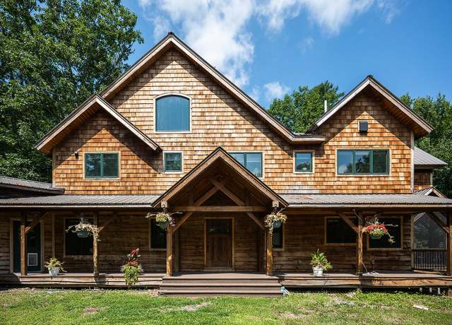 Property at 37 Cobb Rd, Raymond, ME 04071, 3 beds, 3.5 baths