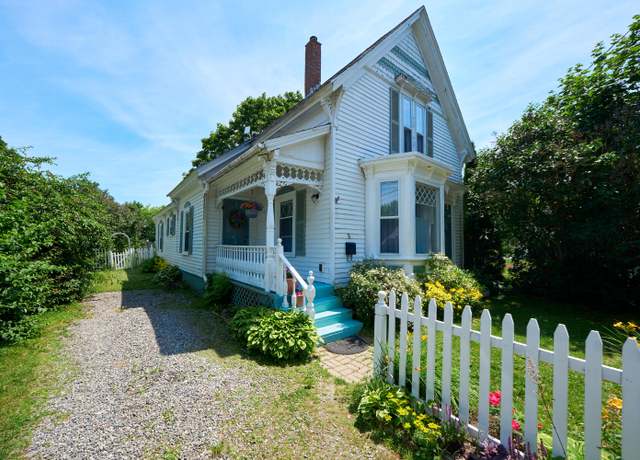 Property at 5 Purchase St, Rockland, ME 04841, 2 beds, 1.5 baths