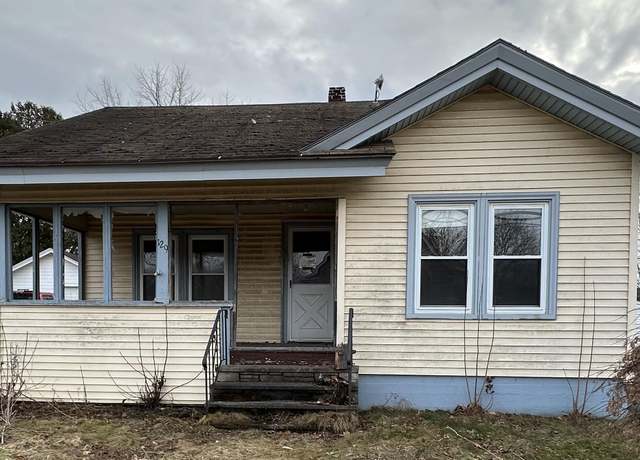Property at 129 Clinton Ave, Winslow, ME 04901, 3 beds, 1 bath