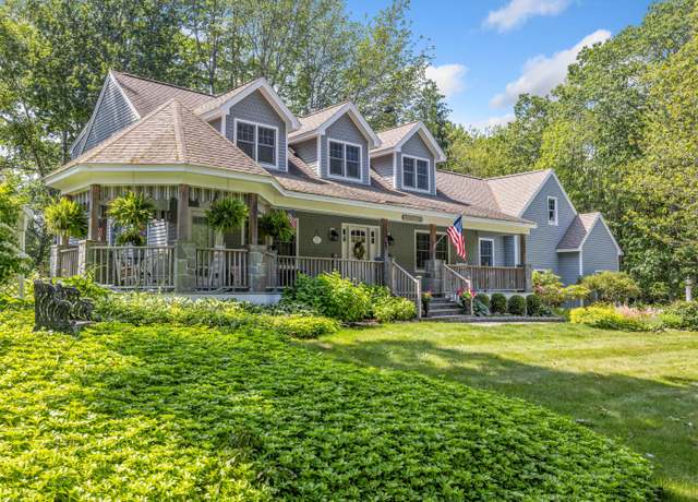 Property at 59 Beach Ave, Kennebunk, ME 04043, 3 beds, 2.5 baths