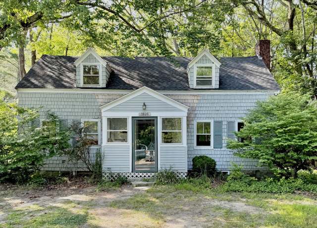 Property at 14 Ash Swamp Rd, Scarborough, ME 04074, 3 beds, 1 bath