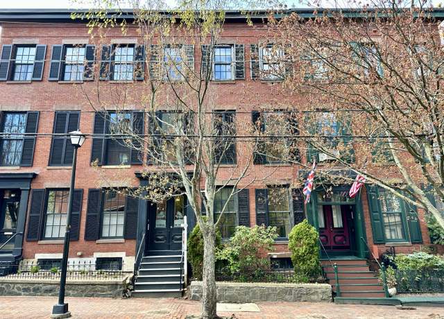 Property at 17 Pine St #1, Portland, ME 04102, 1 bed, 1 bath