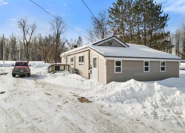 Property at 527 Essex St, Dover-foxcroft, ME 04426, 3 beds, 1 bath