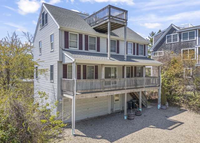 Property at 31 Highland Ave, York, ME 03909, 5 beds, 2.5 baths