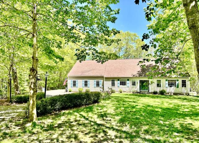 Property at 14 Rachel Dr, Kennebunk, ME 04043, 5 beds, 4.5 baths