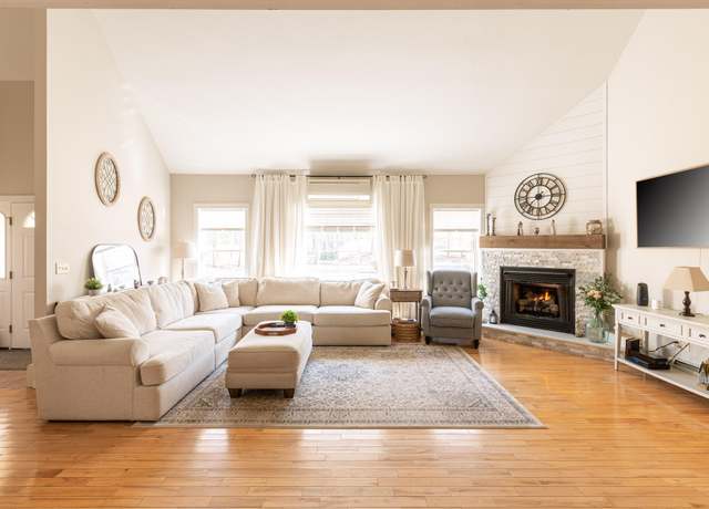 Property at 14 Rachel Dr, Kennebunk, ME 04043, 5 beds, 4.5 baths