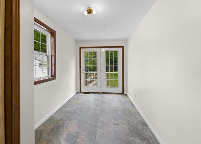 Property at 131 Forest Ave, Orono, ME 04473, 2 beds, 1 bath