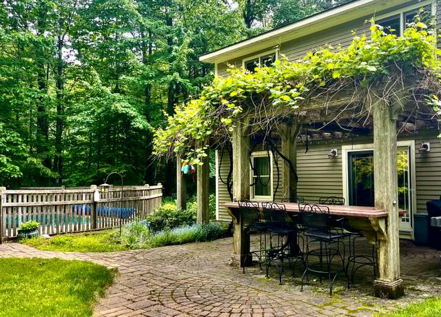 Property at 4 Kerri Dr, Cumberland, ME 04021, 4 beds, 2.5 baths