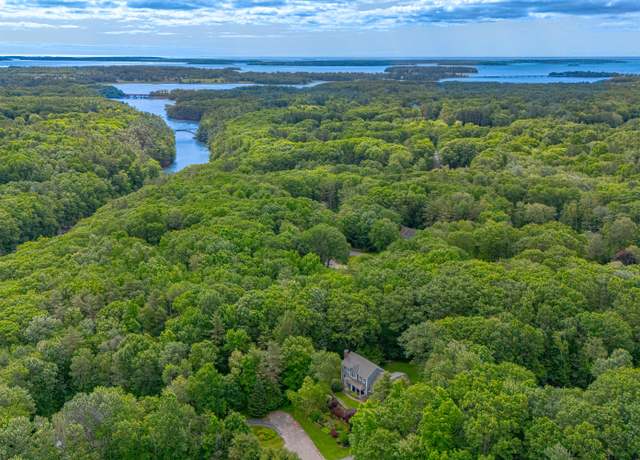 Property at 15 Goldenrod Ln, Falmouth, ME 04105, 4 beds, 3.5 baths