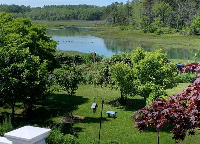 Property at 17 Bayberry Ave, Kennebunk, ME 04043, 4 beds, 2 baths
