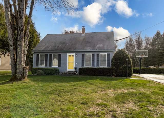 Property at 11 Ivanhoe Dr, Topsham, ME 04086, 3 beds, 1 bath