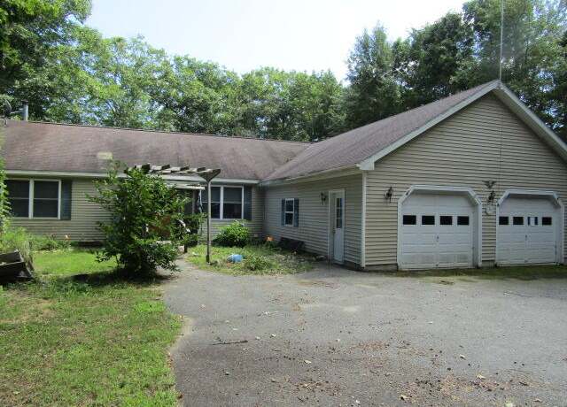 Property at 22 Shamrock Ln, Damariscotta, ME 04543, 3 beds, 3 baths