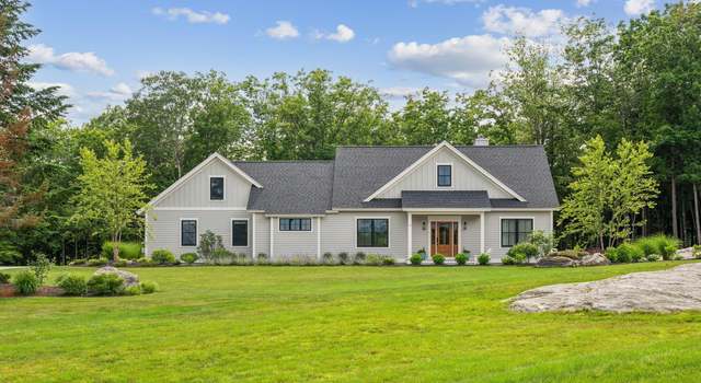 Photo of 8 Farmview Dr, Pownal, ME 04069