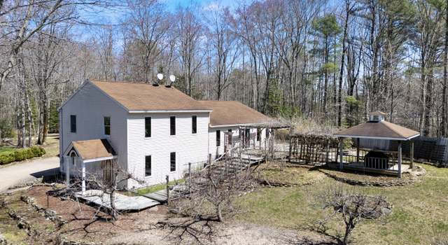Photo of 36 Farmview Ln, Freeport, ME 04032