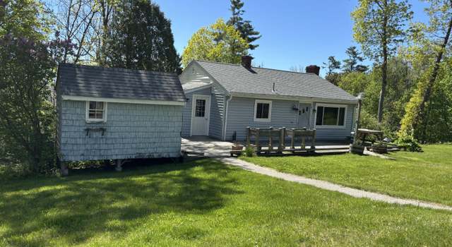 Photo of 16 Bayview Rd, Falmouth, ME 04105