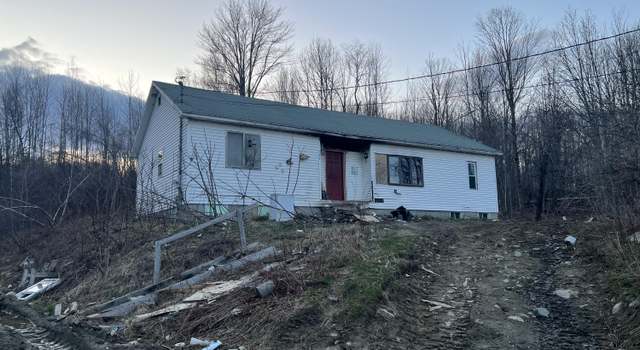 Photo of 527 Canaan Rd, Hartland, ME 04943