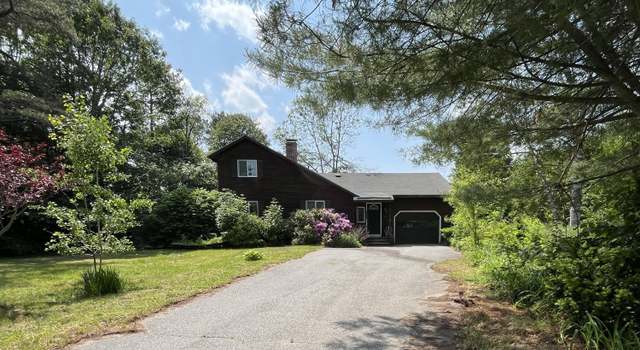 Photo of 4 Lori Dr, Brunswick, ME 04011