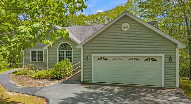 Photo of 40 Acorn Ridge Rd, Freeport, ME 04032