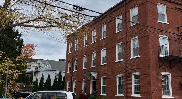 Photo of 37 Pleasant St #2, Portland, ME 04101