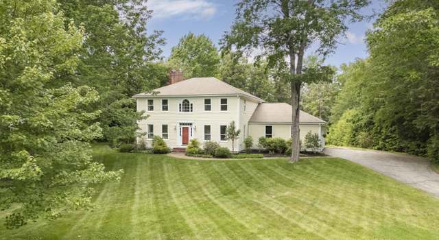Photo of 9 Hemlock Dr, Cumberland, ME 04021