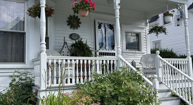 Photo of 122 Middle St, Farmington, ME 04938