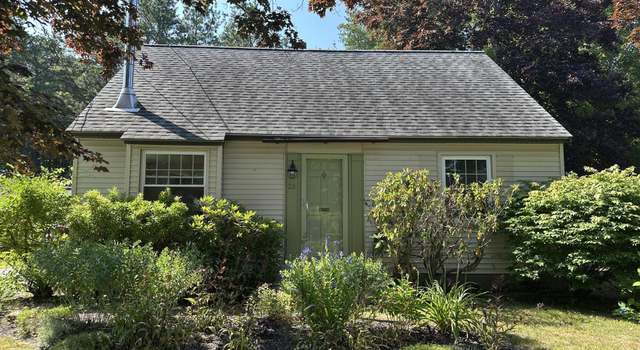 Photo of 28 Hawthorne St, Brunswick, ME 04011