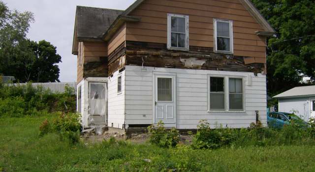 Photo of 40 Park St, East Millinocket, ME 04430